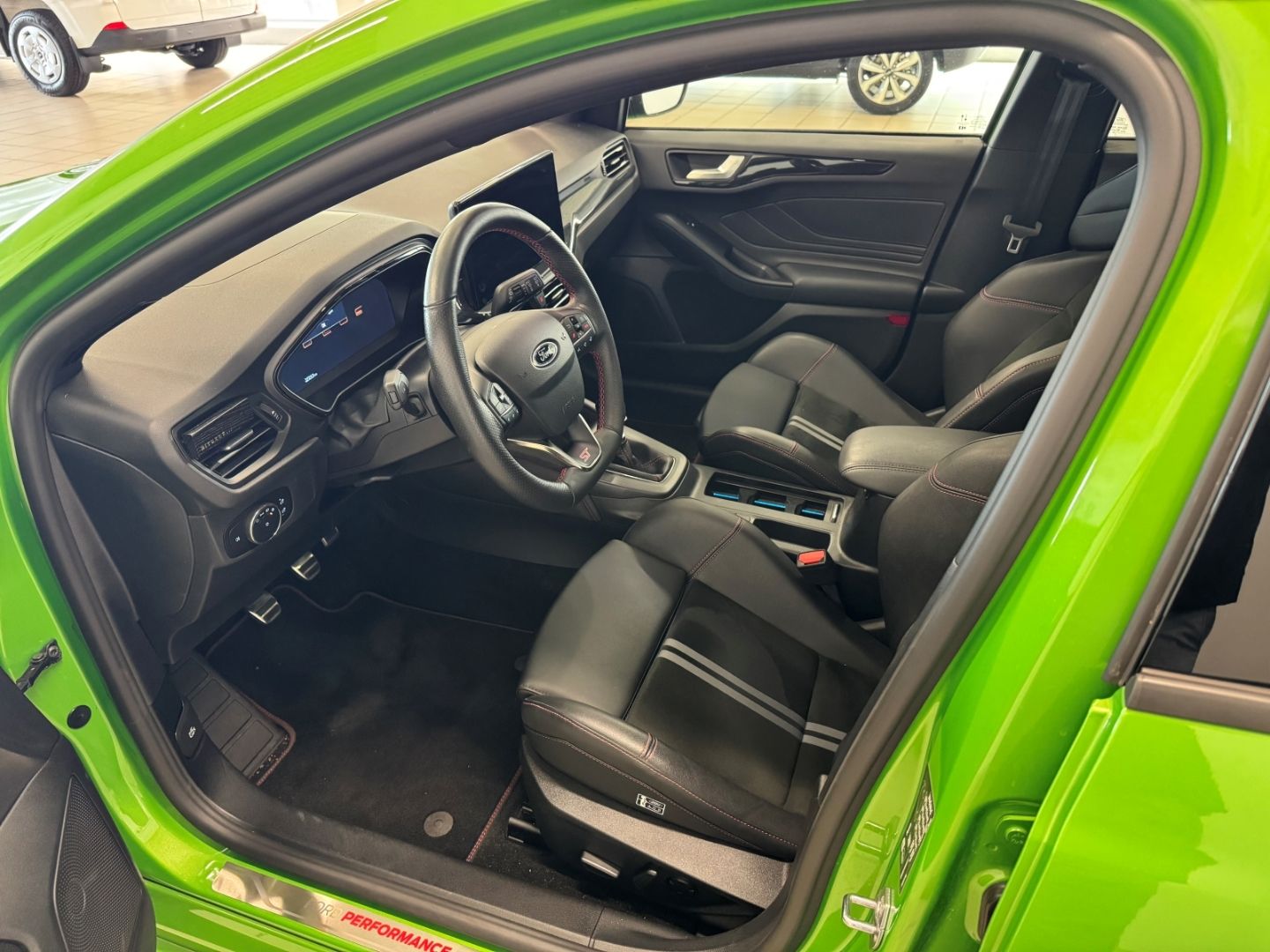 Fahrzeugabbildung Ford Focus ST X 2.3 EcoBoost B&O LED Head-Up Kamera