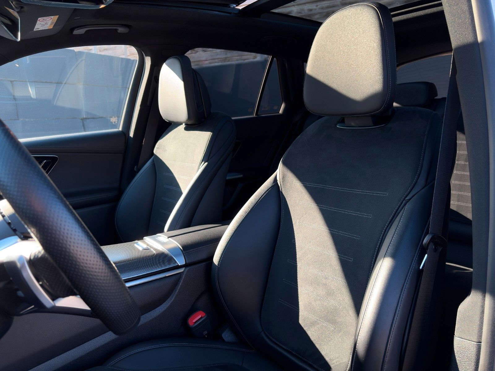 Fahrzeugabbildung Mercedes-Benz GLC 200 4M AMG + Pano Standhzg Burmester ACC AHK