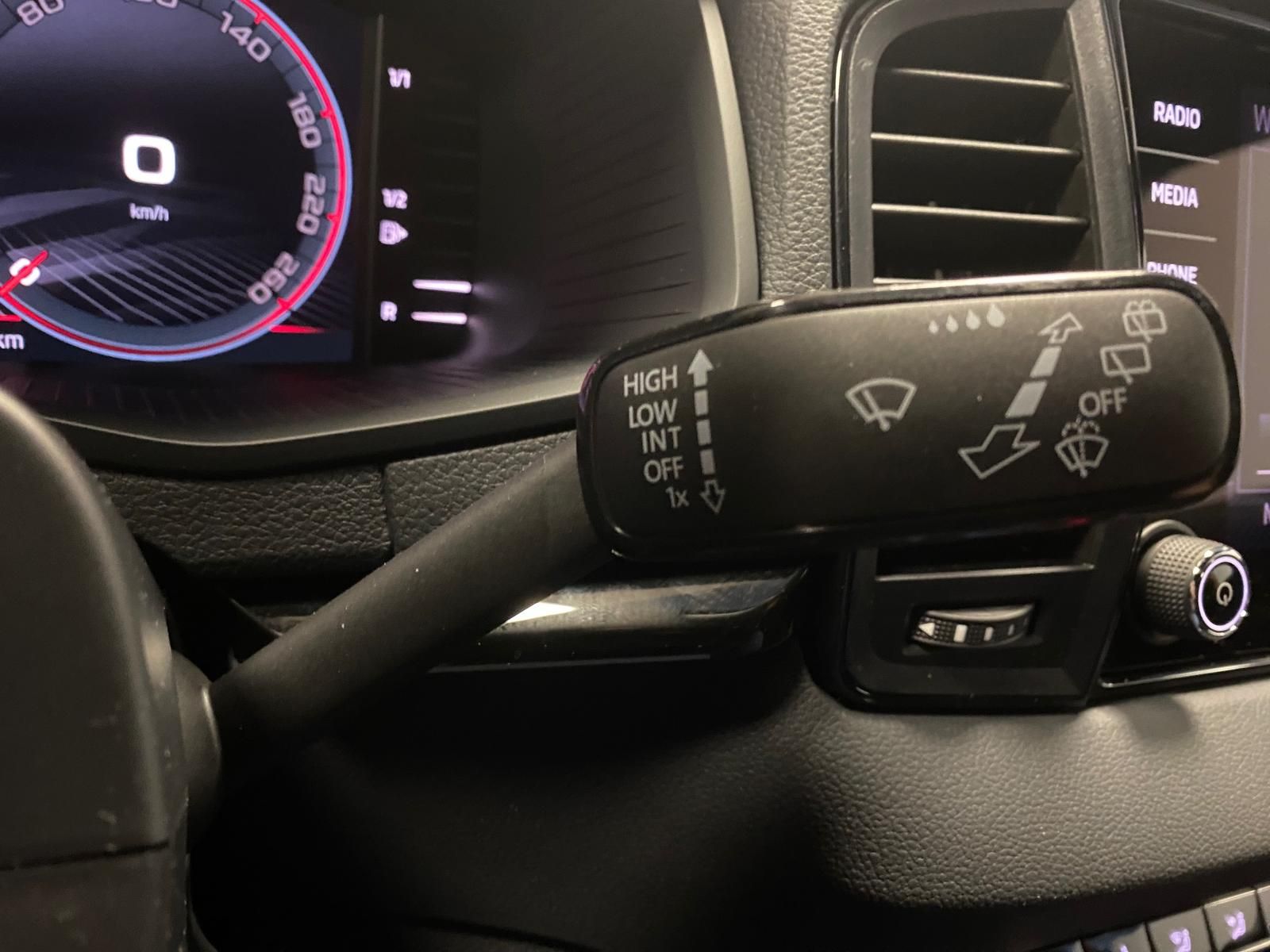 Fahrzeugabbildung SKODA Karoq 1.5 ACT SPORTLINE+5J GA+MATRIX+ACC+360+AHK