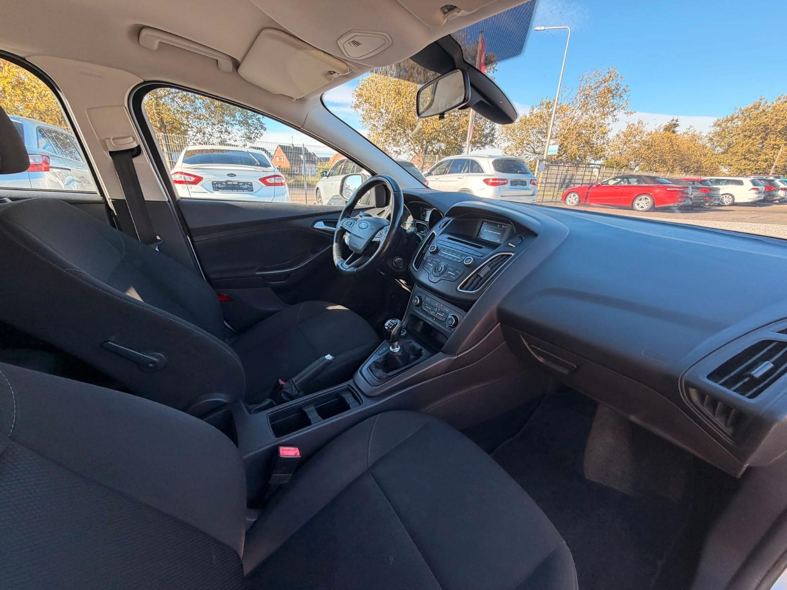 Ford Focus 2015 — photo 21