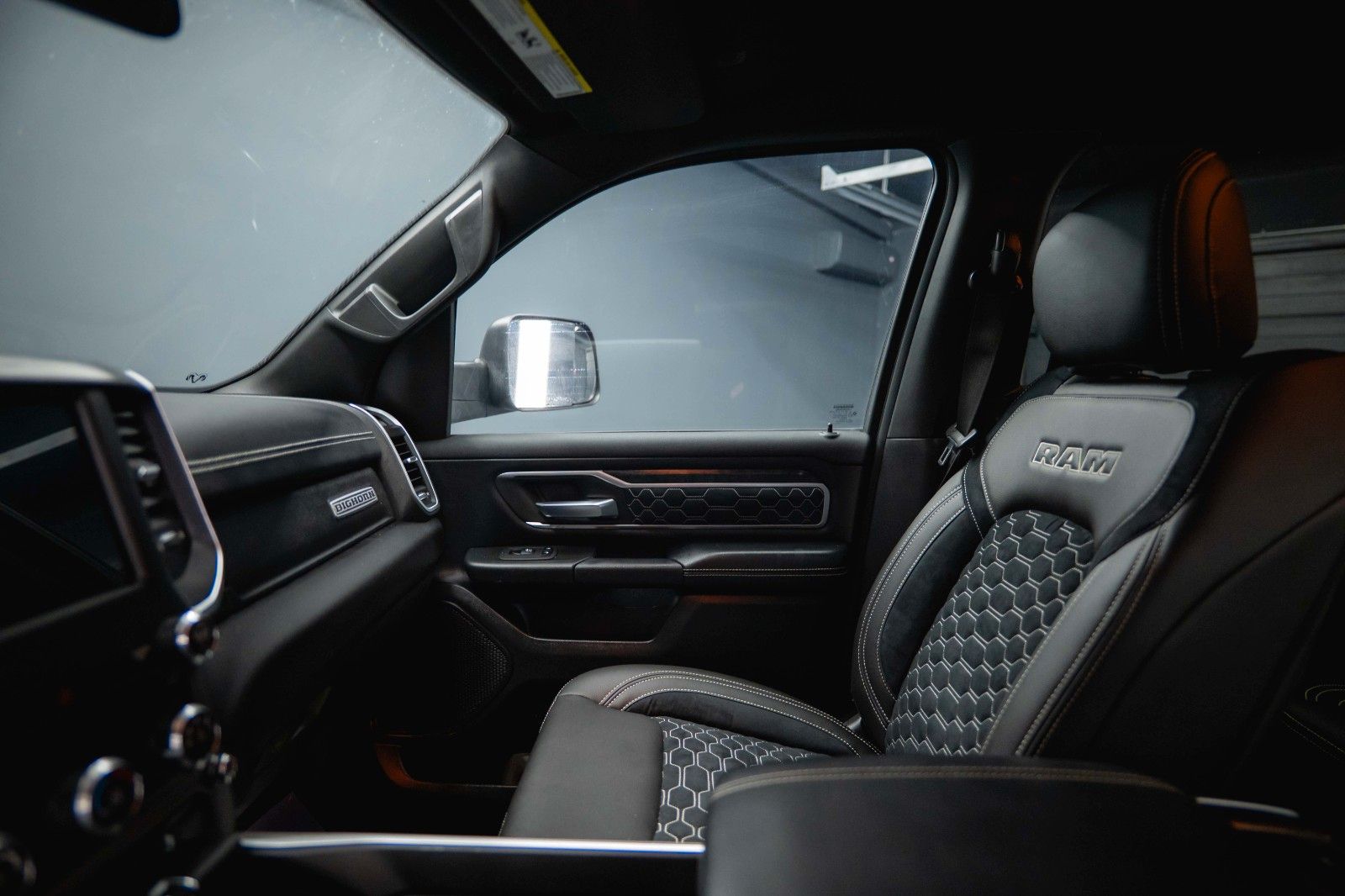 Fahrzeugabbildung Dodge RAM 5.7 V8 HEMI 4x4 OFFROAD NightPaket AXLE LOCK