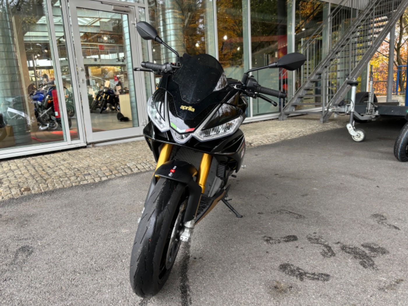 Fahrzeugabbildung Aprilia Tuono V4 Factory 1100 Ultra Dark aus 1. Hand