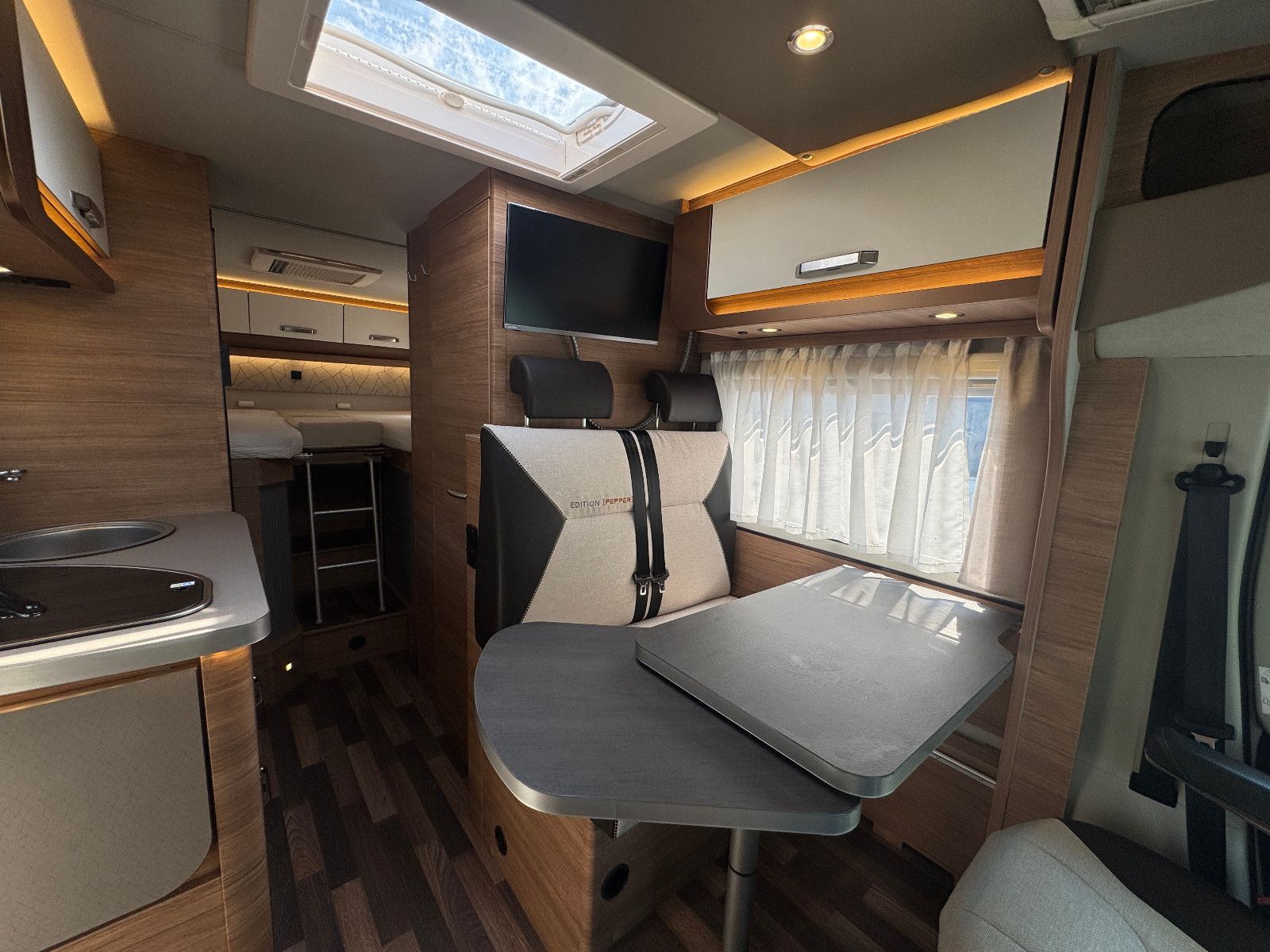 Fahrzeugabbildung Weinsberg CaraCompact 600 MEG EDITION PEPPER NAVI KAMERA