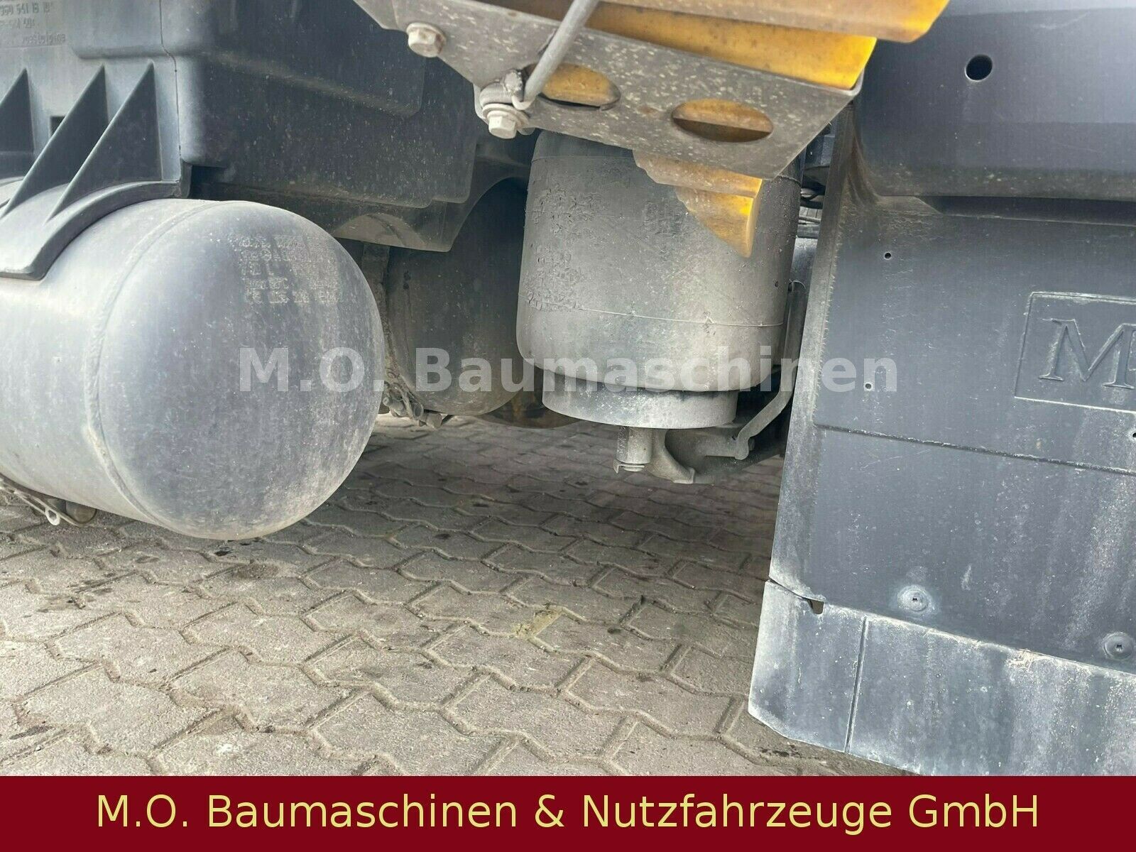 Fahrzeugabbildung Mercedes-Benz Actros 1843 / AC/ / Kipphyr./ Motorschaden /