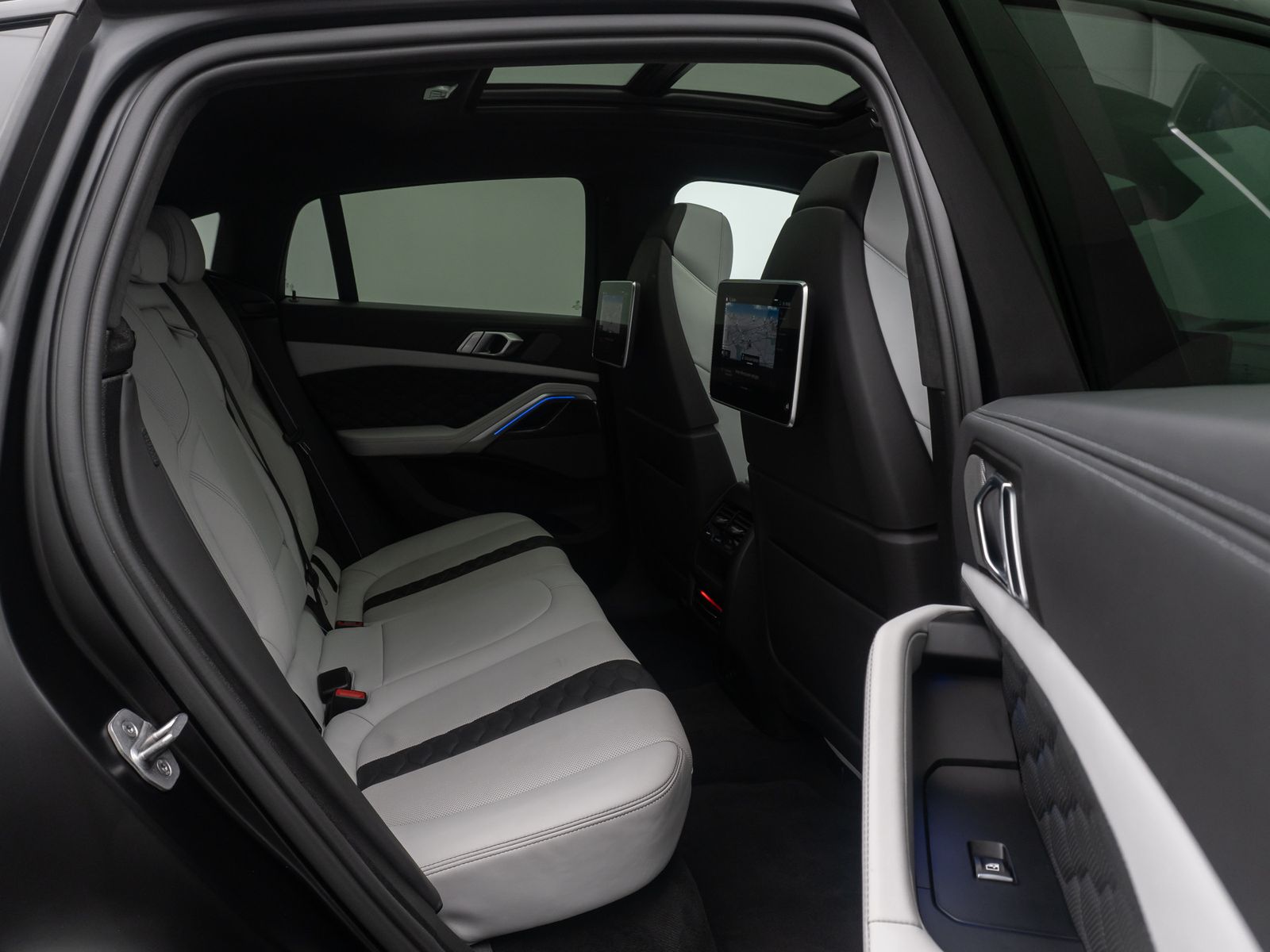 Fahrzeugabbildung BMW X6 M Competition Massage FondEnt Individual Voll