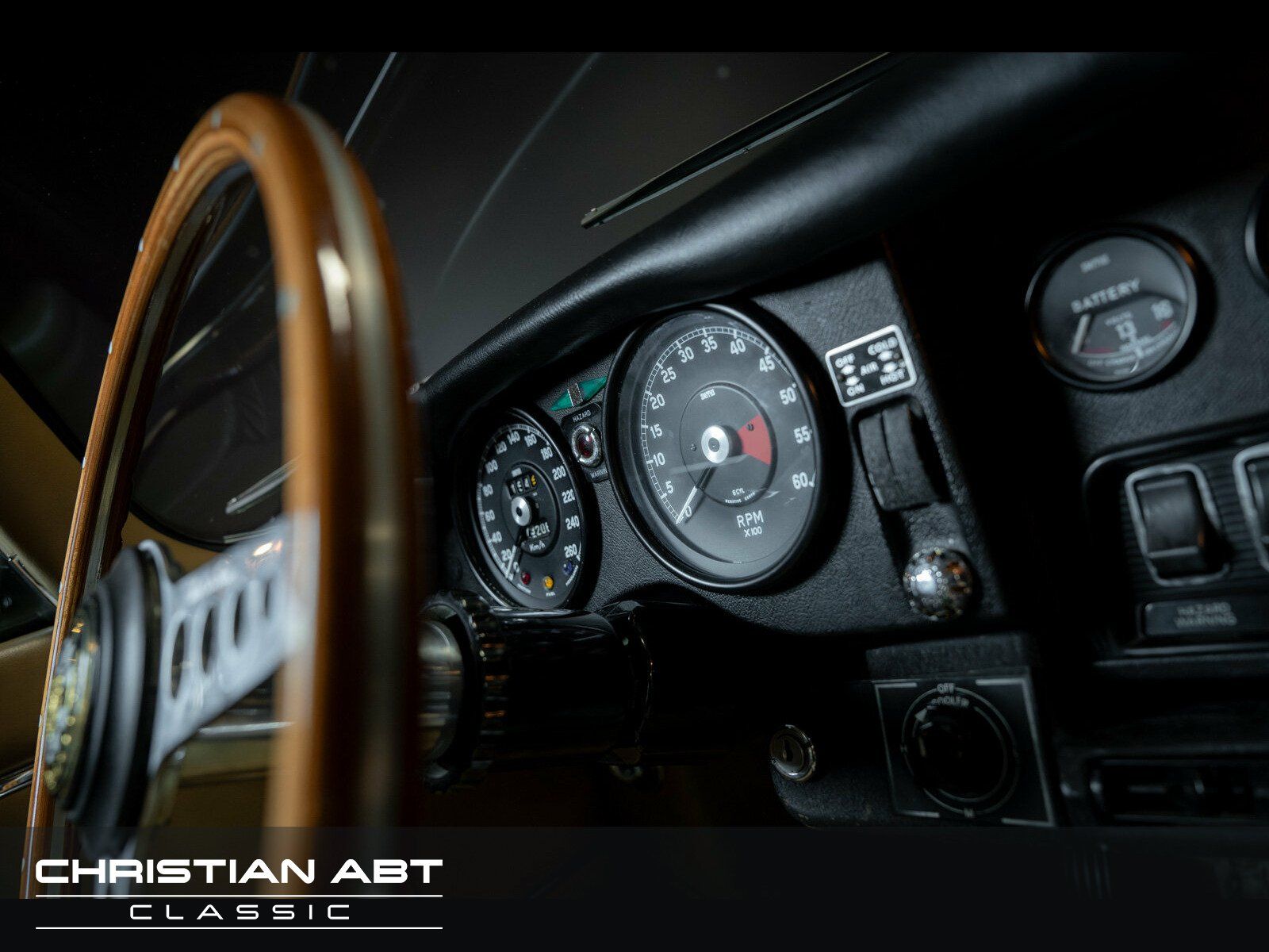 Fahrzeugabbildung Jaguar E-Type 4.2 Serie2 - Wertgutachten Note 1