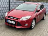 Ford Focus Lim. Titanium *Scheckheft gepflegt* - Ford Focus aus 2011: Limousine