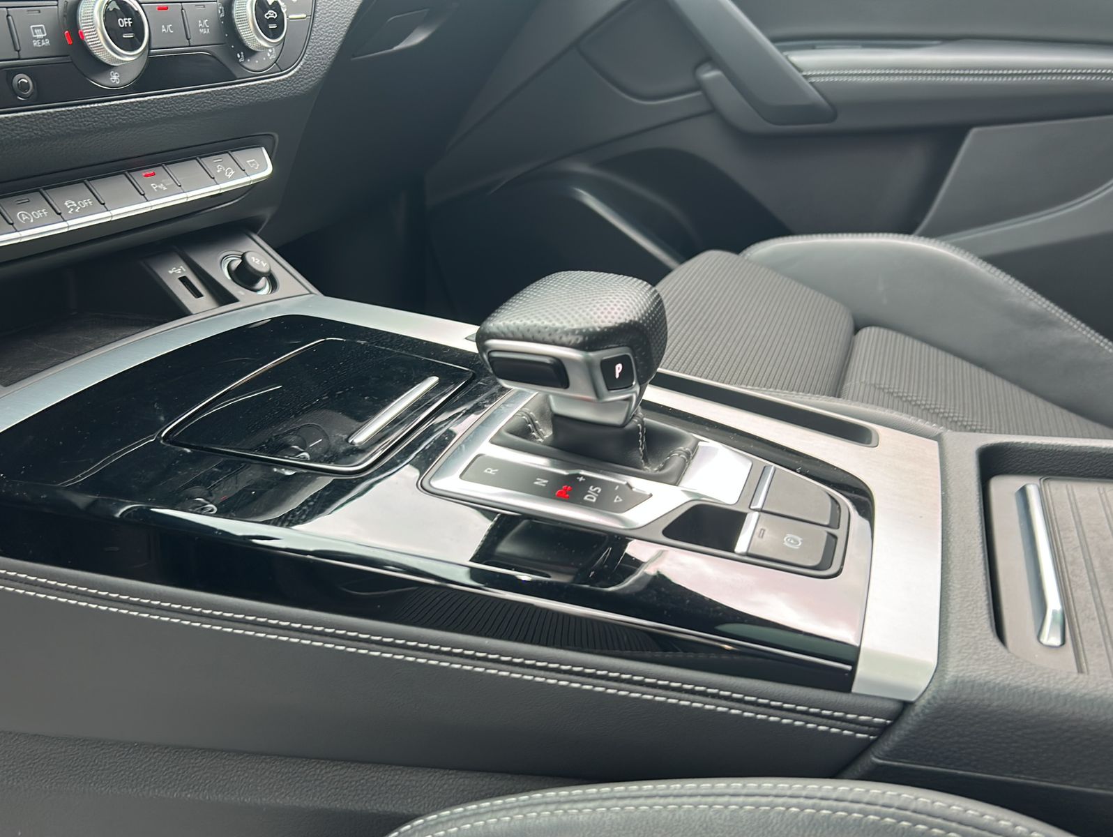 Fahrzeugabbildung Audi Q5 40 TDI quattro S-Line