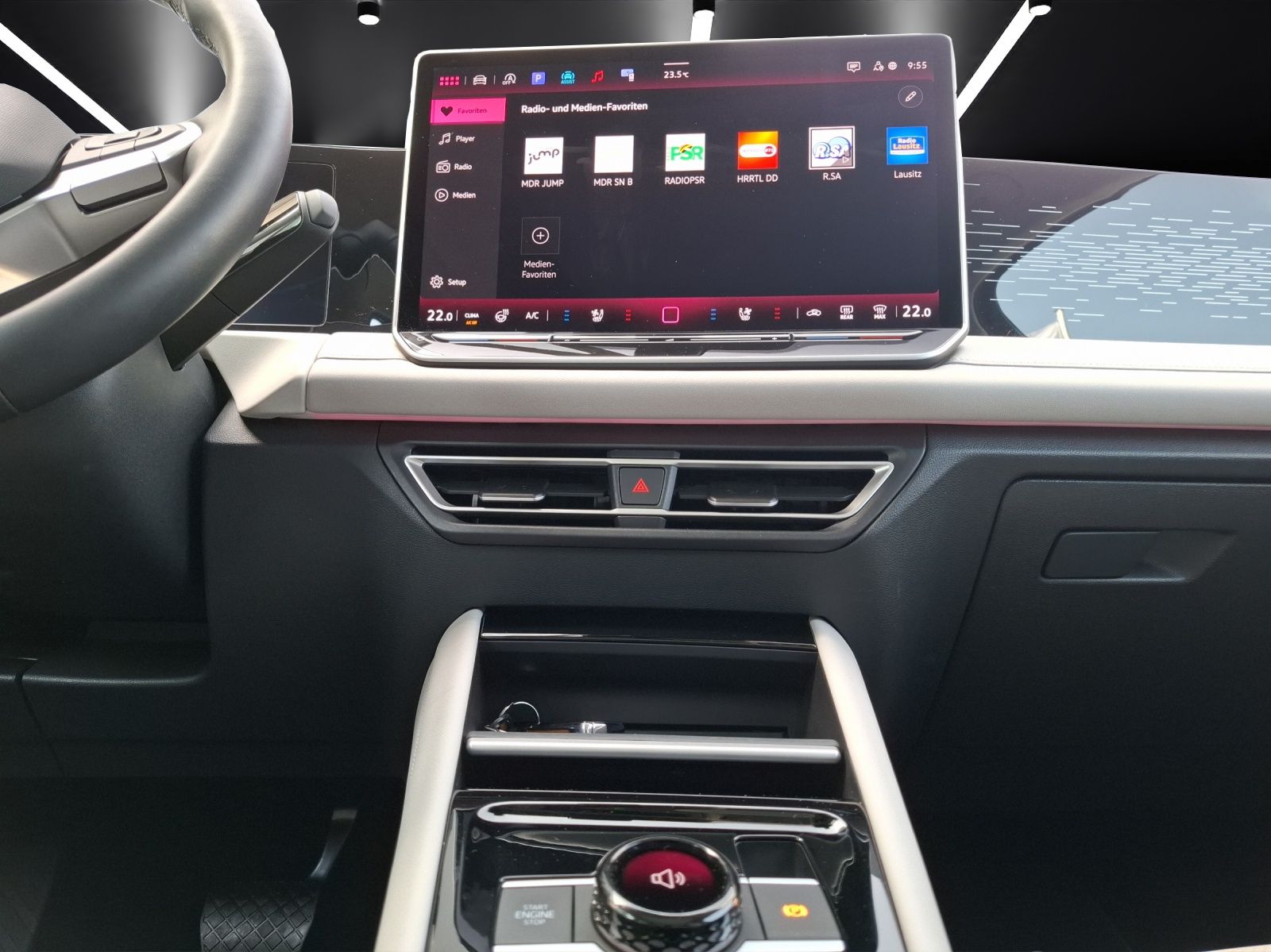 Fahrzeugabbildung Volkswagen Tiguan TDI Elegance DSG Matrix STH AHK Navi Pano