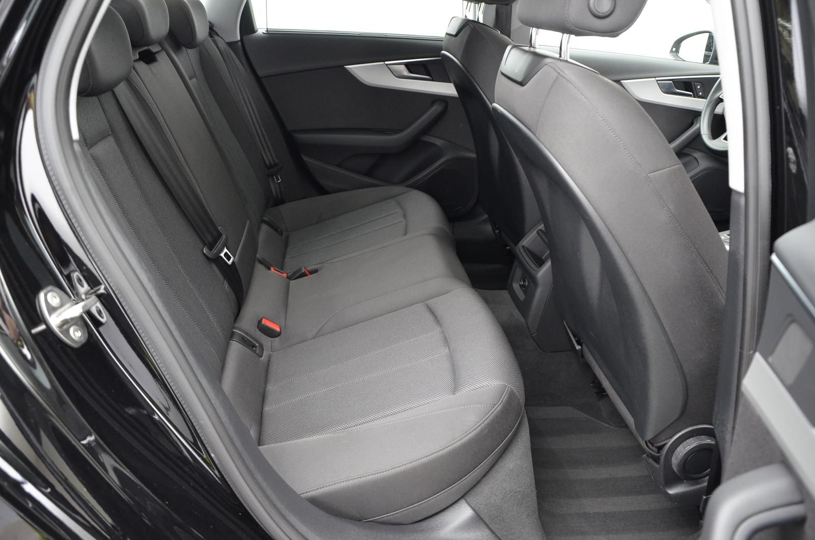 Fahrzeugabbildung Audi A4 Avant 30 TDI 100kW S tronic Navi