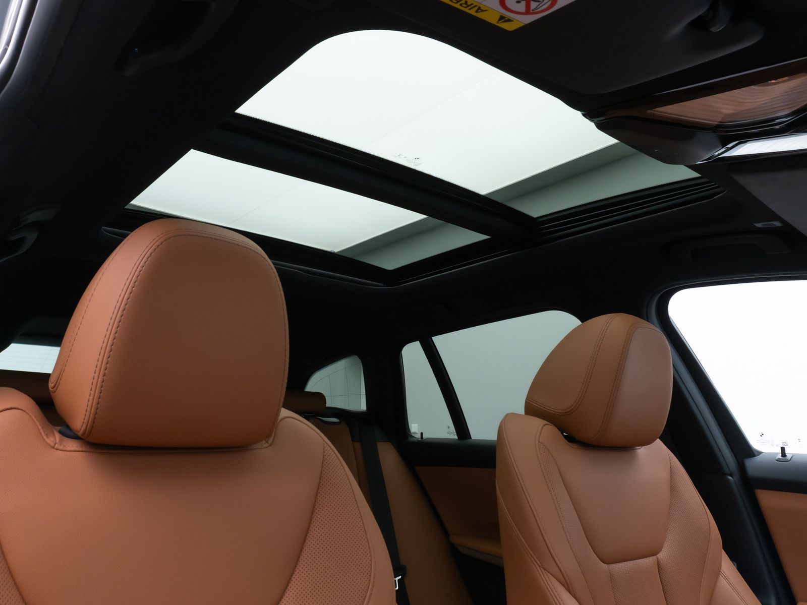 Fahrzeugabbildung BMW 330i xD M Sport Panorama Kamera HUD HiFi Komfort