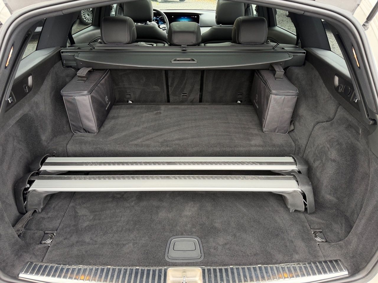 Fahrzeugabbildung Mercedes-Benz E 300 de 4M T NIGHT+AHK+PANO+360°+EASYPACK+