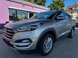 Hyundai Tucson blue Advantage 2WD "1 Hand"HU/AU+Service" - Hyundai TUCSON in Halle