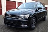 Volkswagen Tiguan 2.0 Digitales Tacho 4x4 Navi Automatik - Volkswagen Tiguan mit Benzin-Antrieb: Geländewagen, 2.0