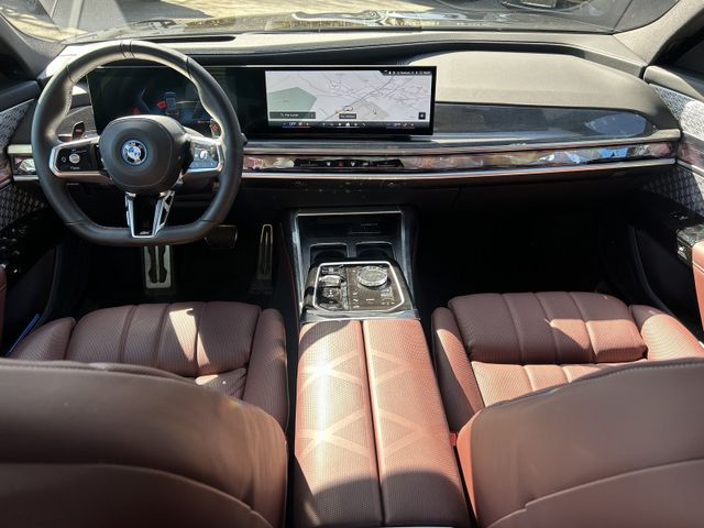 BMW M760