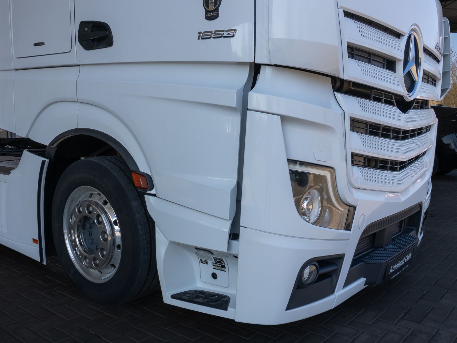 Fahrzeugabbildung Mercedes-Benz Actros 1853 LSnR LowLiner Style-Line NeuReifen