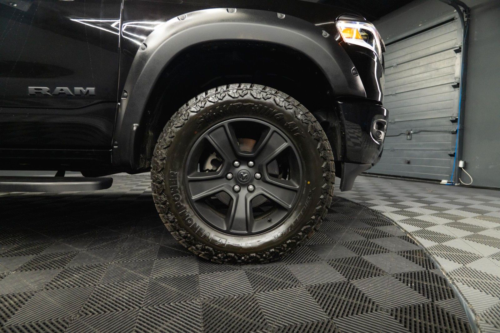 Fahrzeugabbildung Dodge RAM 5.7 V8 HEMI 4x4 LARAMIE Limited Offroad LED