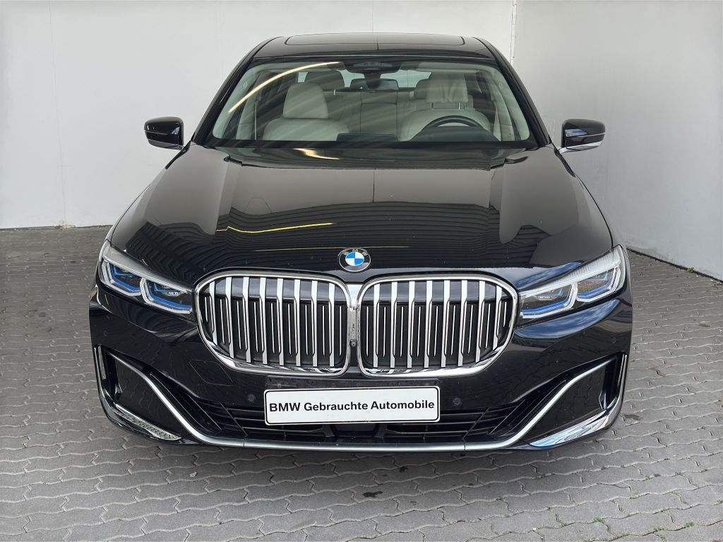 BMW 745