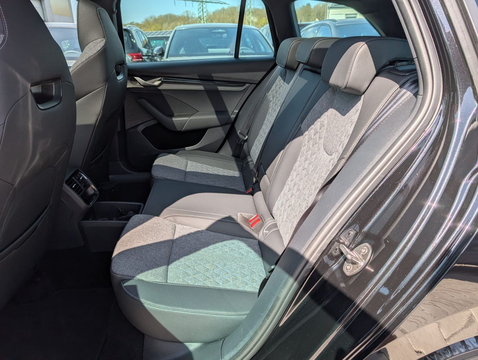 Fahrzeugabbildung SKODA Octavia 1.5 DSG Sportline PANO*MATRIX*AHK*5J.GAR