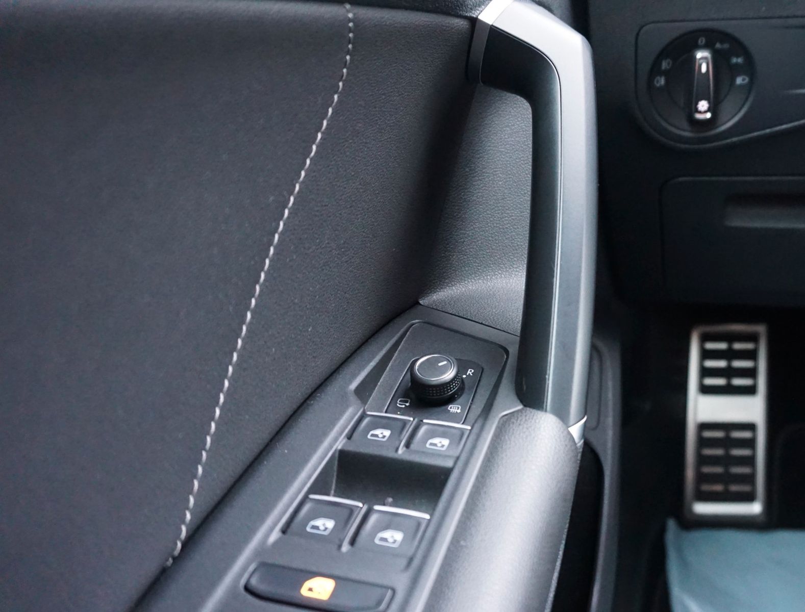 Fahrzeugabbildung Volkswagen Tiguan Highline 4M R-Line Panorama,Navi,LED,AHK