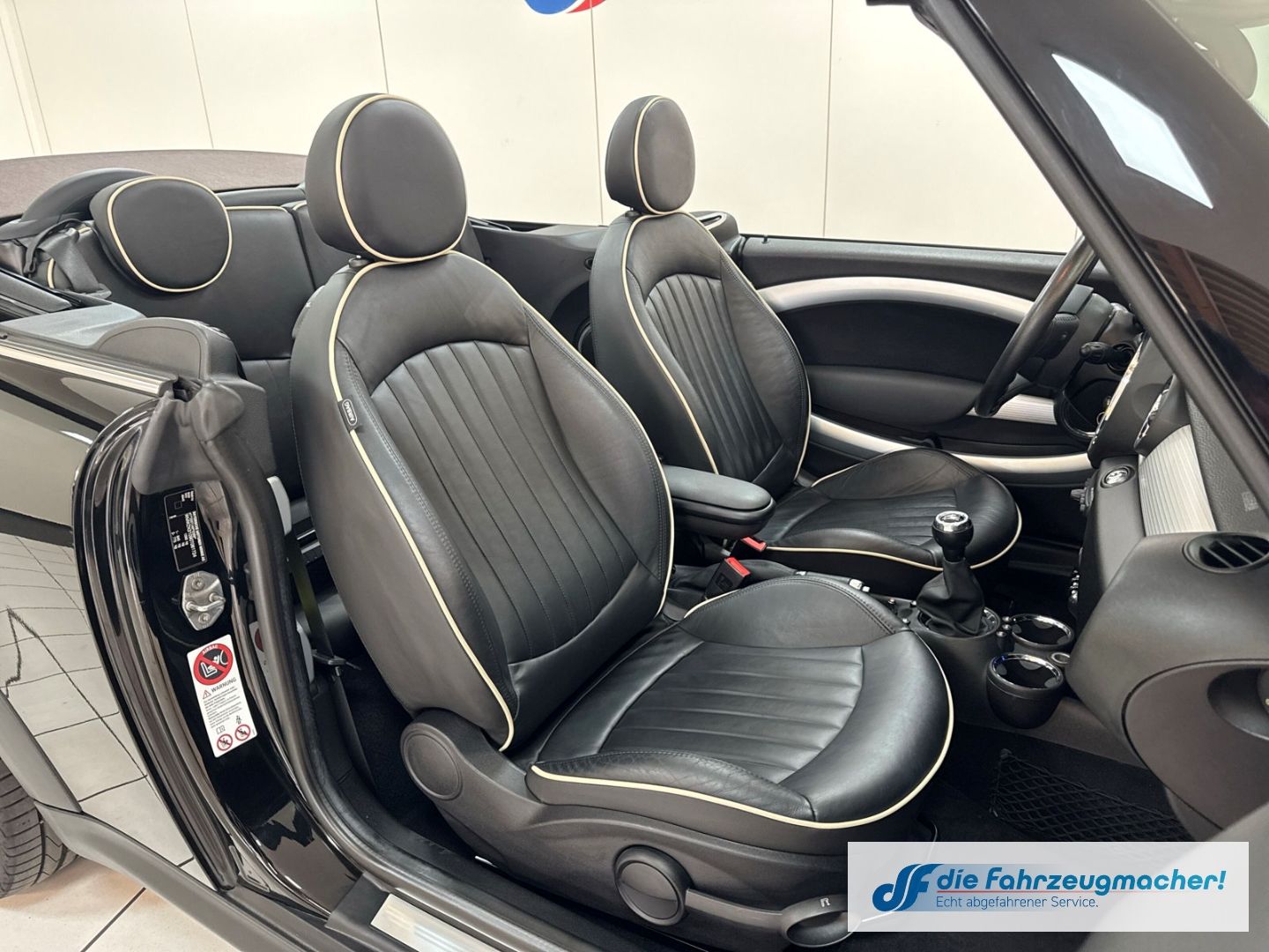 Fahrzeugabbildung MINI Cooper Cabrio Sport Navi Xenon Leder Ambiente SH
