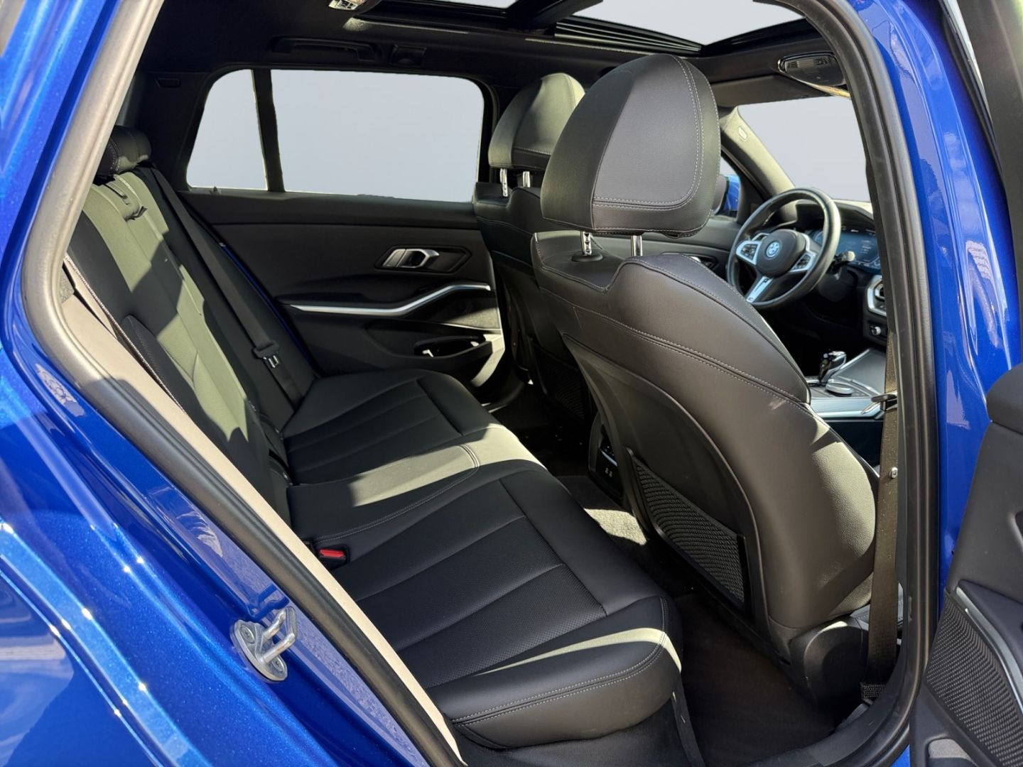 BMW 330 e xDrive M Sport Touring Laser Pano HuD 360° foto 19