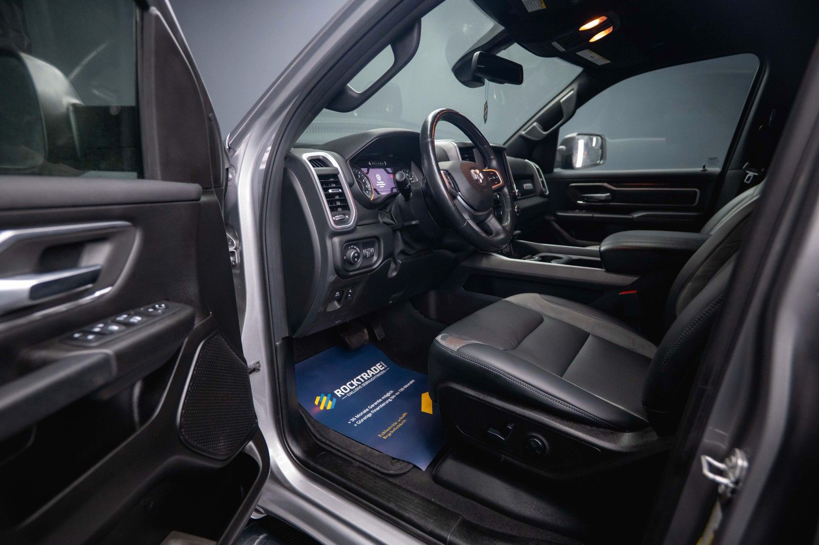 Fahrzeugabbildung Dodge RAM 5.7 V8 HEMI 4x4 OFFROAD Night-Paket *LED*19%