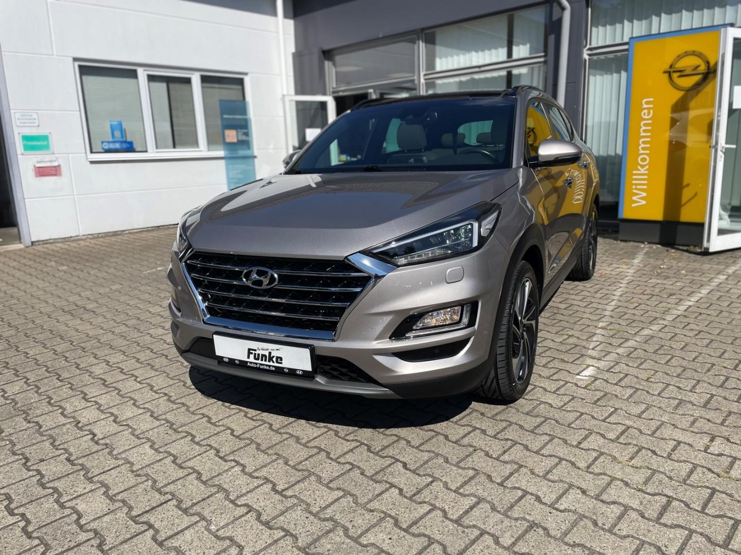 Hyundai Tucson Premium 2WD AHK Panodach+Navi+Leder+SHZ+L