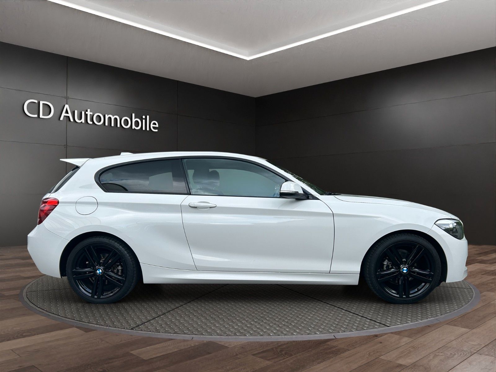 Fahrzeugabbildung BMW 116  3-trg. M Sport Paket