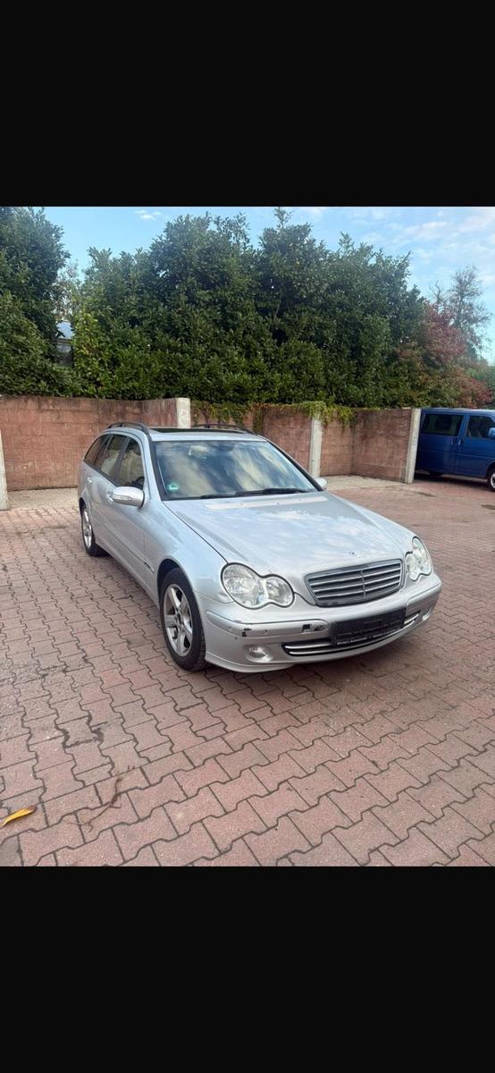 Mercedes-Benz C220 2005 — photo 7