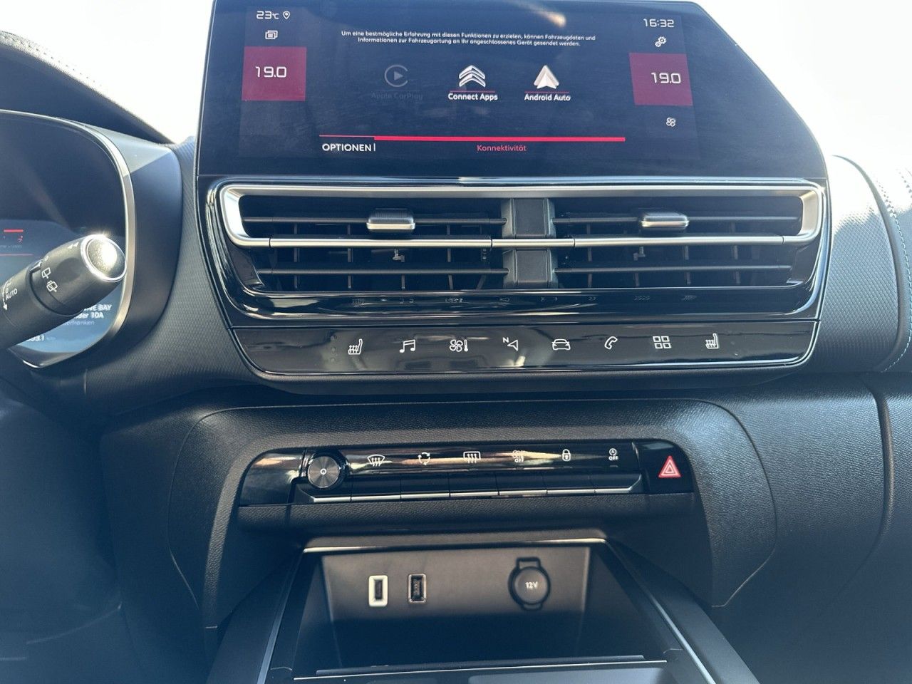 Fahrzeugabbildung Citroën C5 Aircross BlueHDi 130 S&S EAT8 Max - mit KI generiert/bearbeitet