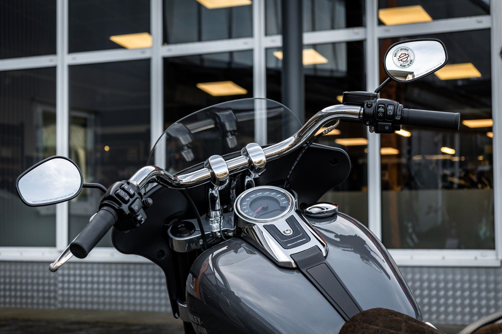 Fahrzeugabbildung Harley-Davidson FLSB SPORT GLIDE 107 - Dr. Jekill & Mr. Hyde -