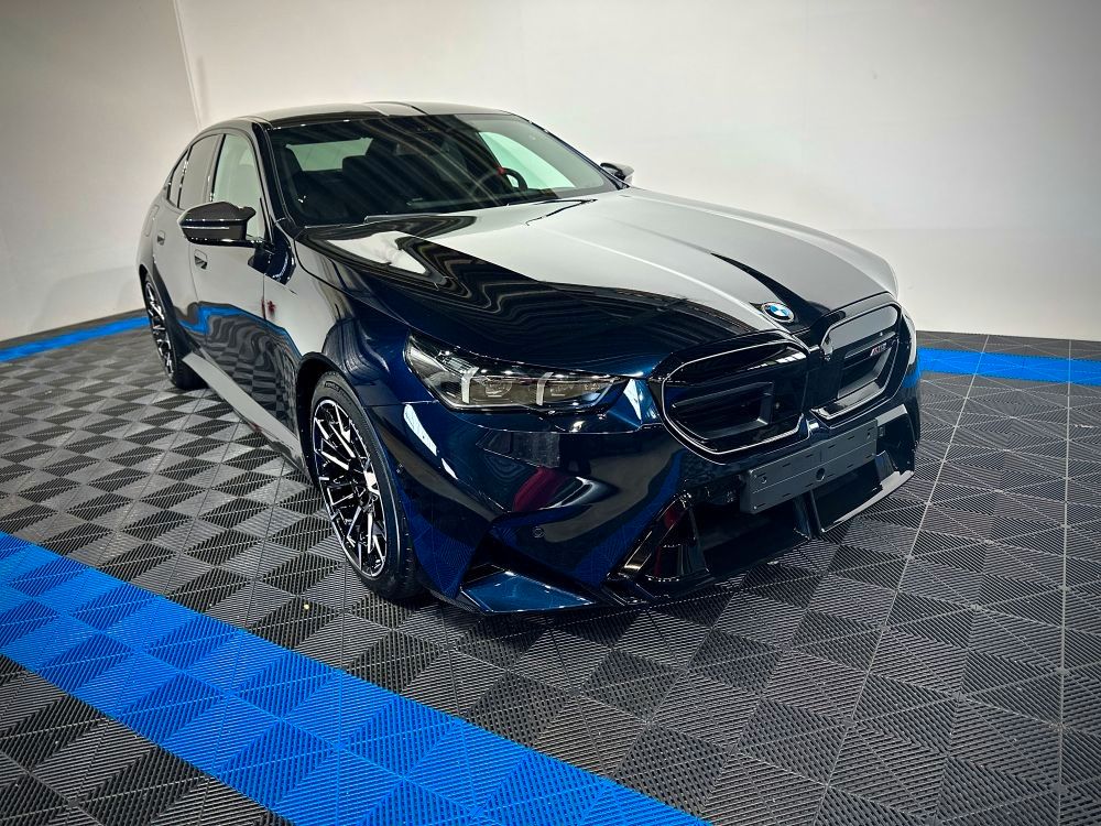 BMW M5 / Ultimate Paket/Keramik/Carbon/in stock