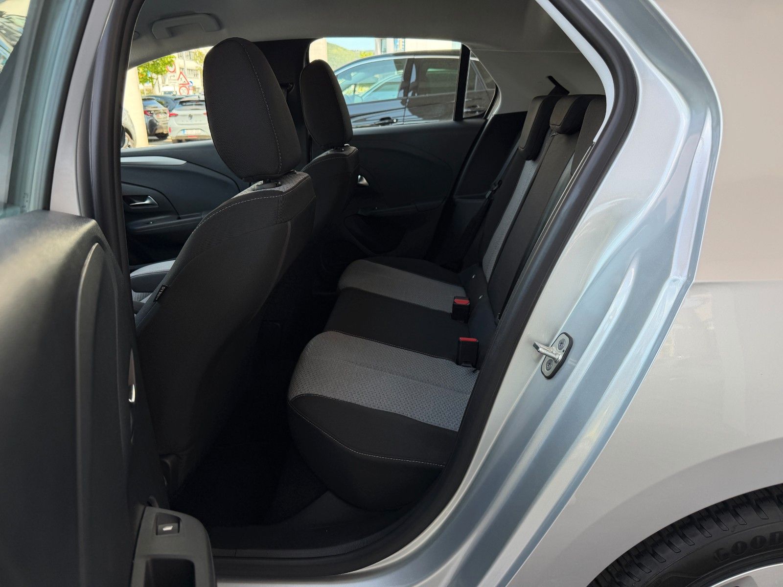 Fahrzeugabbildung Opel Corsa F Edition 100PS PDC/Allwetter/SHZ!