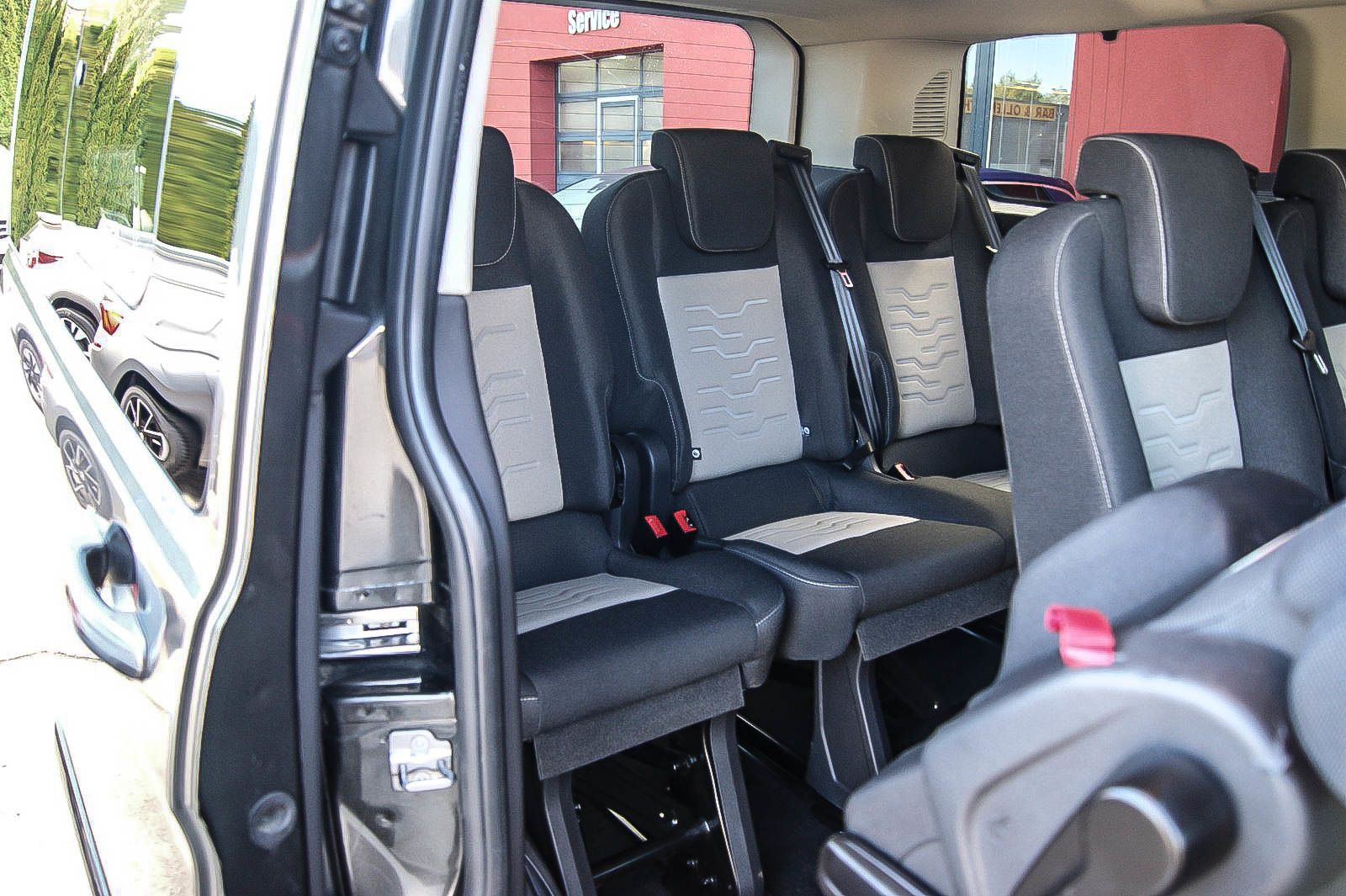 Fahrzeugabbildung Ford Tourneo Custom 2.0TDCi Auto 8-SITZE NAVI 1.HAND