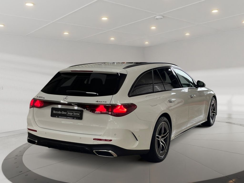 Mercedes-Benz E 300 T de 4matic AMG AMG+MBUX+Burm+Night+AHK foto 3