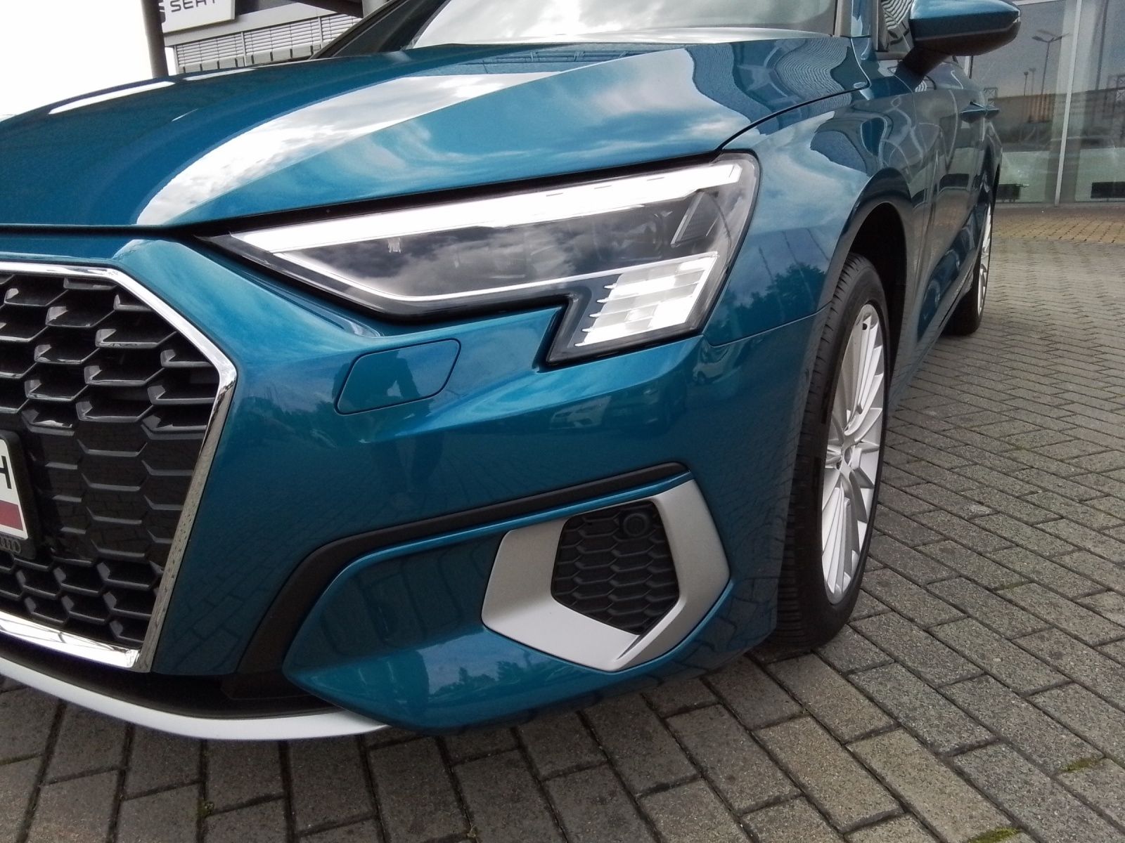 Fahrzeugabbildung Audi A3 Sportback 35 TFSI advanced MATRIX ACC NAVI AV