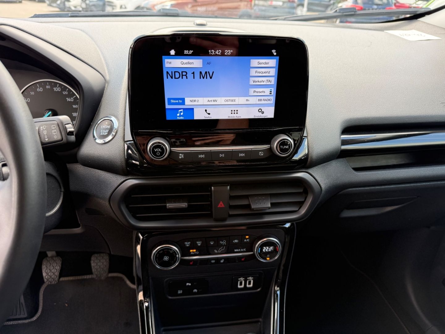 Fahrzeugabbildung Ford EcoSport Titanium 1.0 EcoBoost Navi WiPa CarPlay