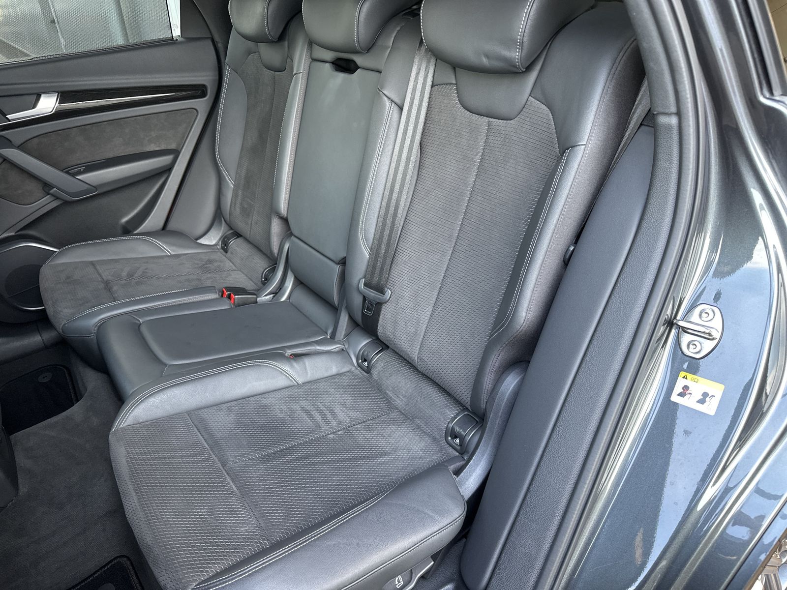 Fahrzeugabbildung Audi Q5 50 TFSI e Quattro S-Line NAV+LED+LUFTFAHRWERK