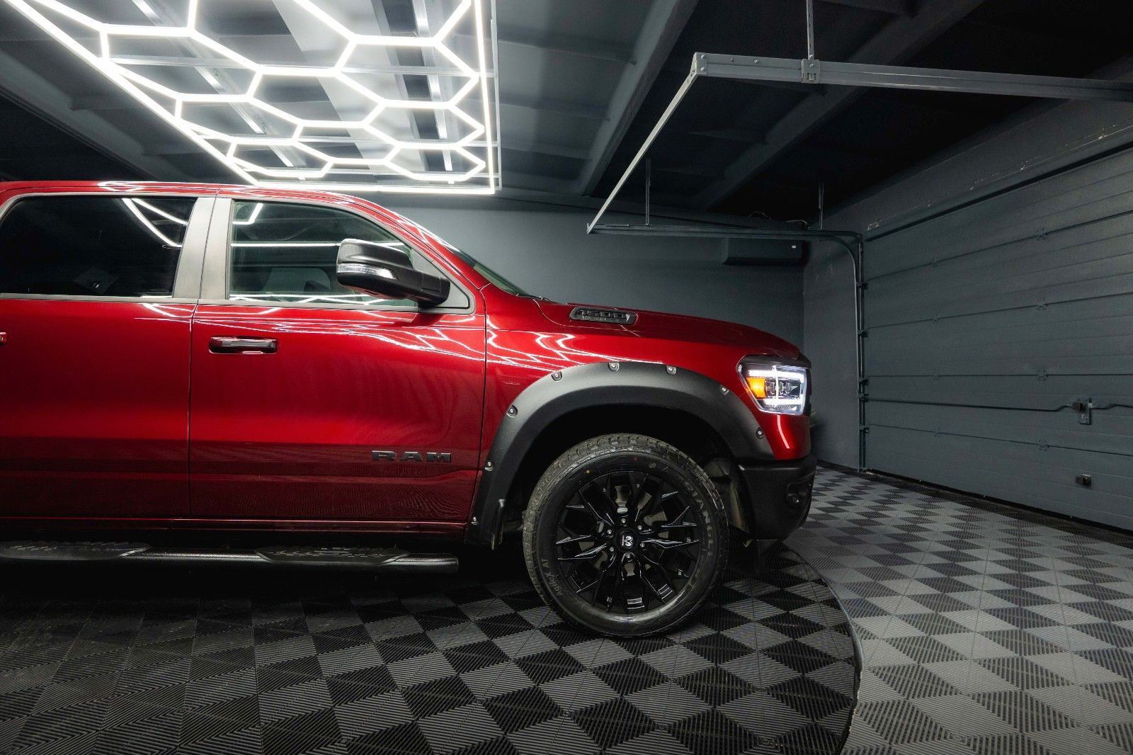 Fahrzeugabbildung Dodge RAM 5.7 V8 HEMI 4x4 OFFROAD Night-Paket *LED*19%