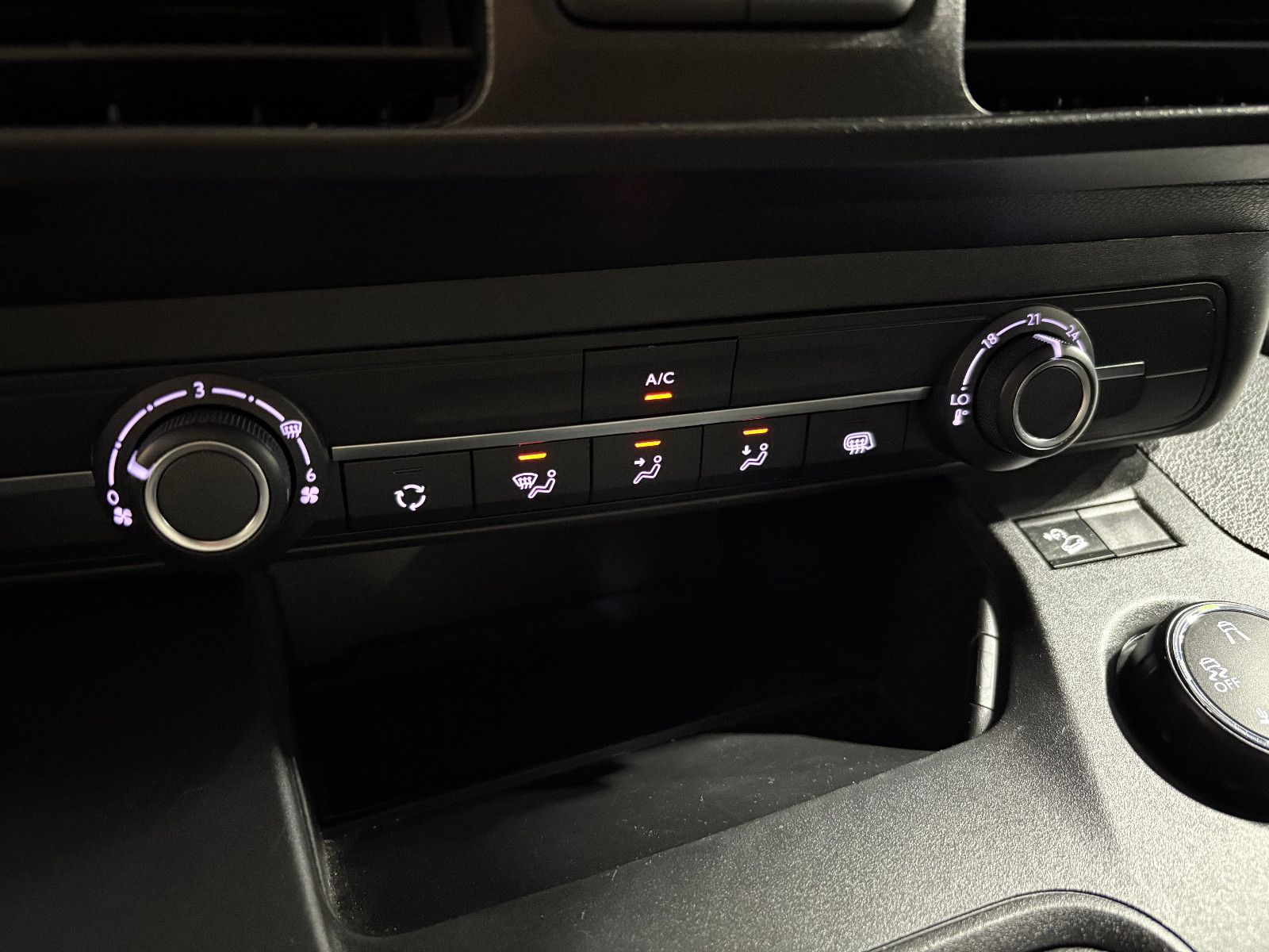 Fahrzeugabbildung Opel Combo E Cargo Edition/2-SITZ/APPLE/AHK/KLIMA
