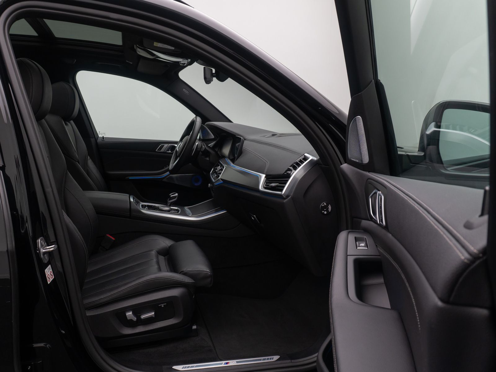 Fahrzeugabbildung BMW X5 xD45e M Sport B&W Kamera DAB Panorama Alarm