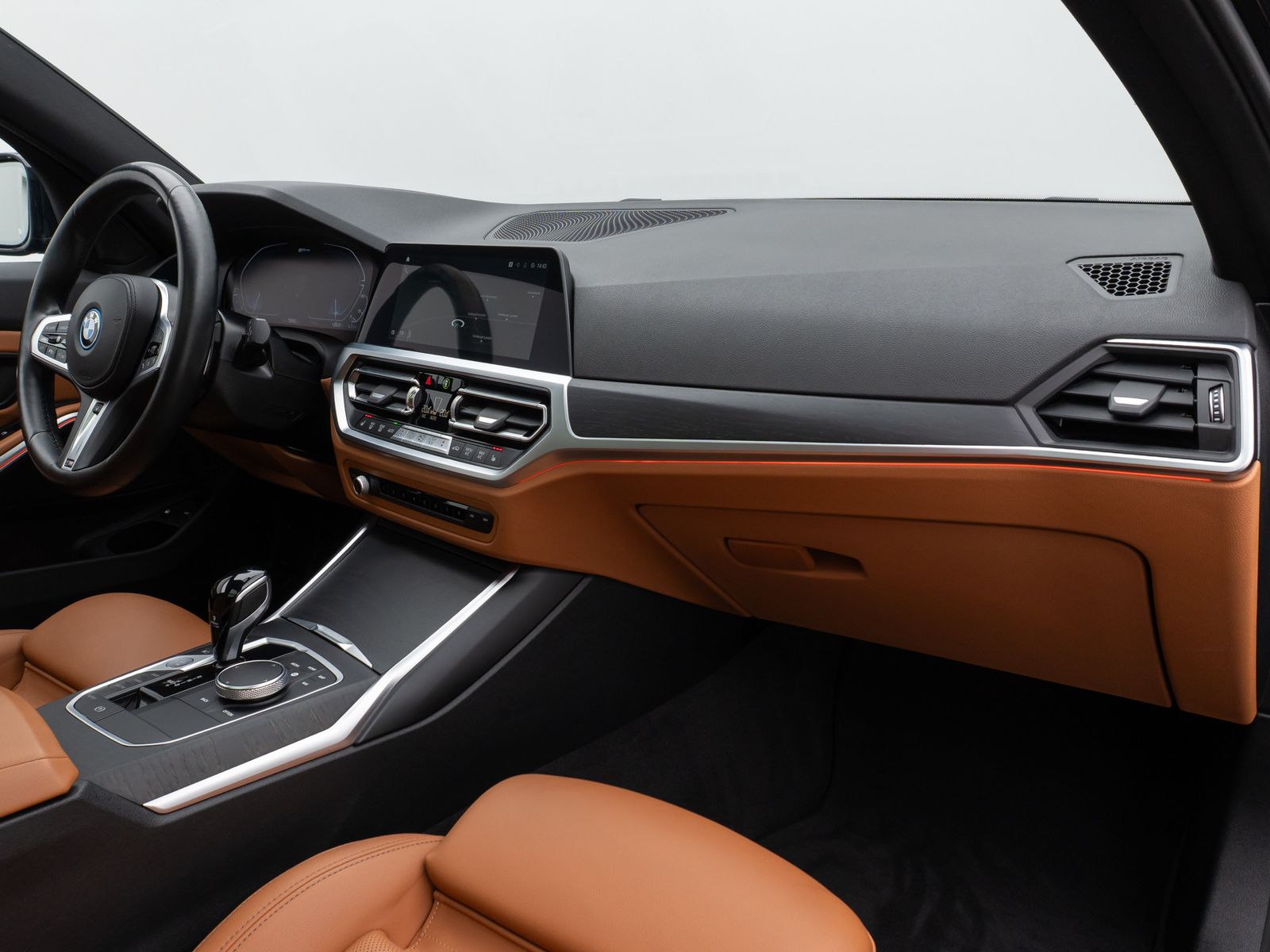Fahrzeugabbildung BMW 330e xD M Sport Panorama Laser Kamera HUD HiFi