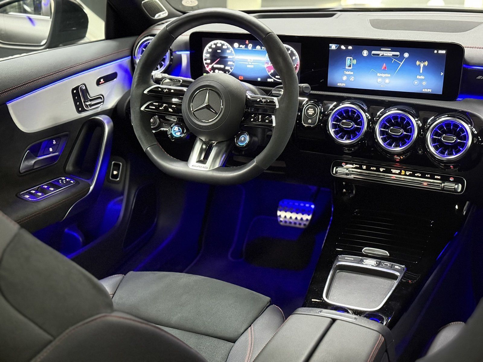 Fahrzeugabbildung Mercedes-Benz AMG CLA 35 4M*BURMESTER*PANO*FAP*HUD*360°KAMERA