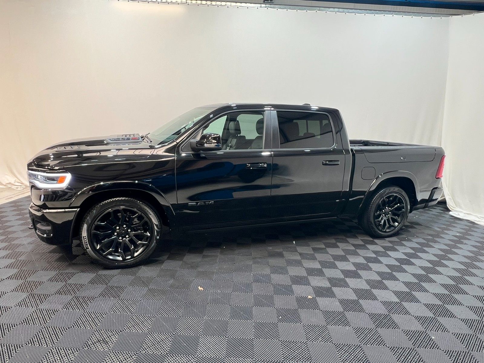 Fahrzeugabbildung Dodge RAM 1500 Limited Night  H/O 3.0L / MFT