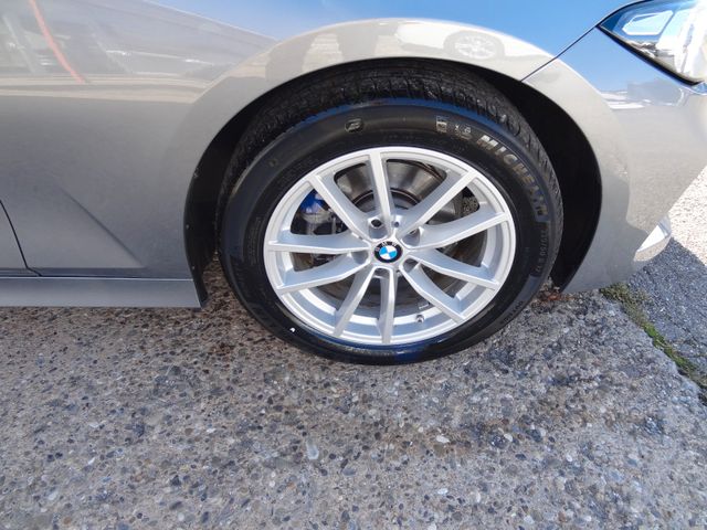 Fahrzeugabbildung BMW 318 i/1.Hand/Curved/LED/Navi/SitzH/2.500km/
