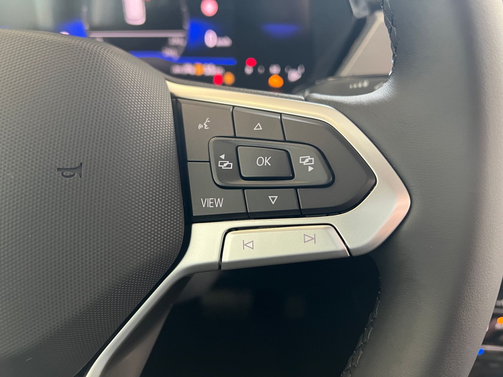 Fahrzeugabbildung Volkswagen Touran Comfortline 1.5 TSI DSG *AHK, LED, 7Sitze