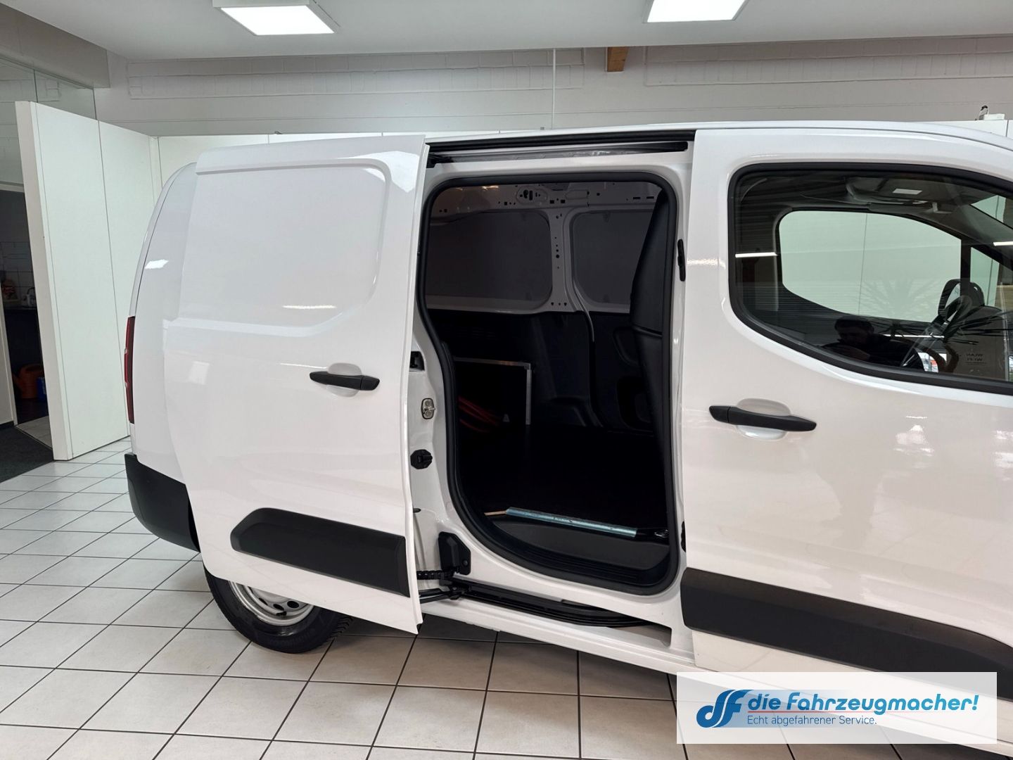 Fahrzeugabbildung Opel Combo E Cargo Edition XL Apple CarPlay Android A