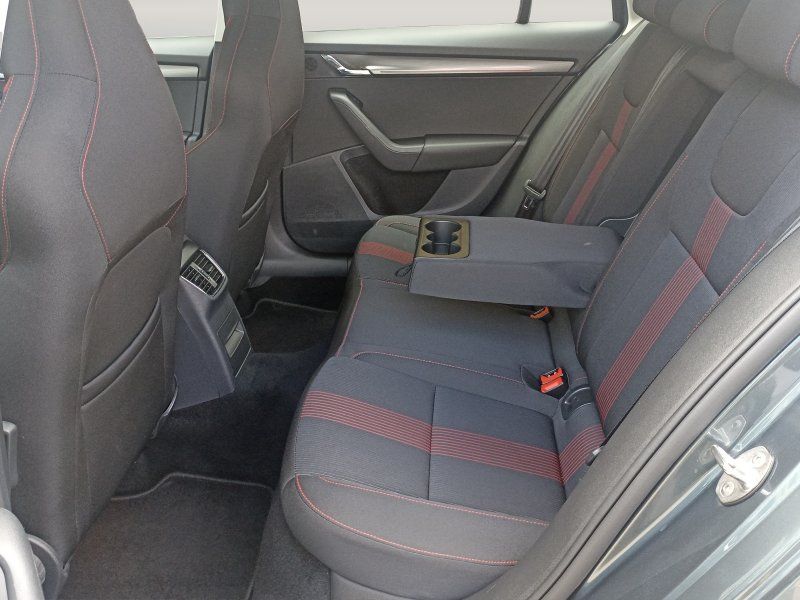 Fahrzeugansicht 14 Fahrzeugabbildung SKODA Octavia 1.6 TDI Style DSG LED+SCHIEBEDACH+PDC+S
