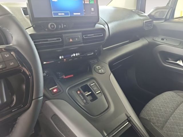 Fahrzeugabbildung Opel Combo Life XL behindertengerecht Rollstuhlrampe